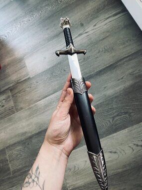 Game of Thrones White Wolf Dagger - collectors dagger with scabbard